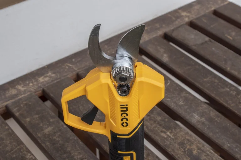 Ingco elektromos metszőolló teszt 8