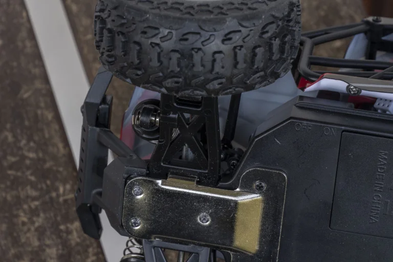 Test de voiture télécommandée sans balais Hospeed HS 18431 8