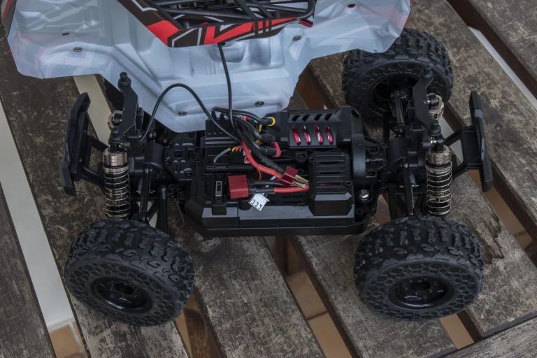 Test de voiture télécommandée sans balais Hospeed HS 18431 9