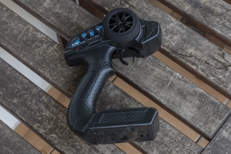 Test de voiture télécommandée sans balais Hospeed HS 18431 17