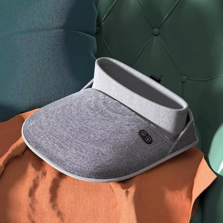 A Kulax eszköze egyszerre masszírozza és melegíti a talpat 3