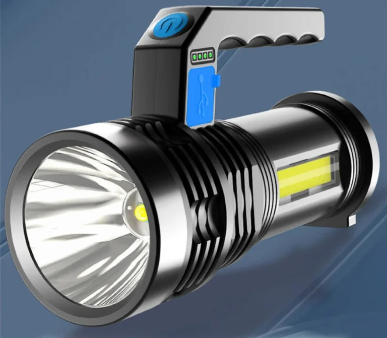 Messzire világít a Bikight X501 zseblámpája 2