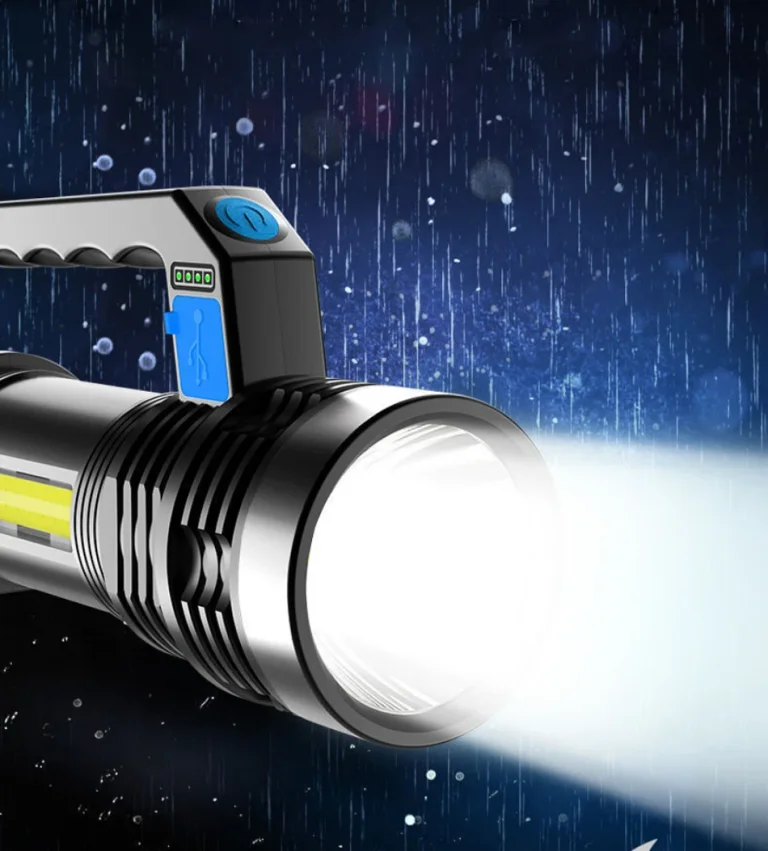 Messzire világít a Bikight X501 zseblámpája 6