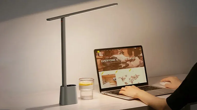 A Baseus akkus lámpájával még a kempingben is olvashattok