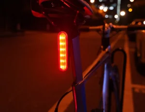 Conduce de forma segura con una luz trasera para bicicleta con sensor de freno