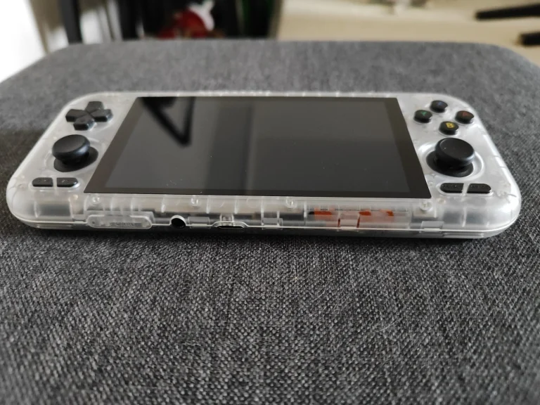 Retroid Pocket 4 Pro handheld game console test 4