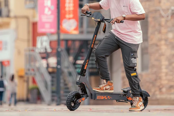 Esett az egyik legnépszerűbb e-roller, a Kukirin G2 ára 1