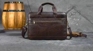 Elegáns, praktikus, bőrillatú: a tökéletes férfi aktatáska