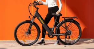 Suhanj a városban az Eleglide T2 elektromos biciklivel