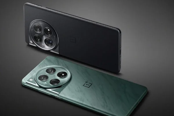 A OnePlus 12 okostelefon kintről olcsóbb és gari is van rá 1