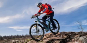 Az Eleglide M1 elektromos bringa a nyarad kezdőlökése lesz