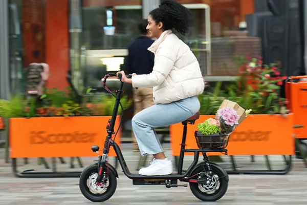 Két kerék, egy ülés, nulla kompromisszum – iScooter i12 1