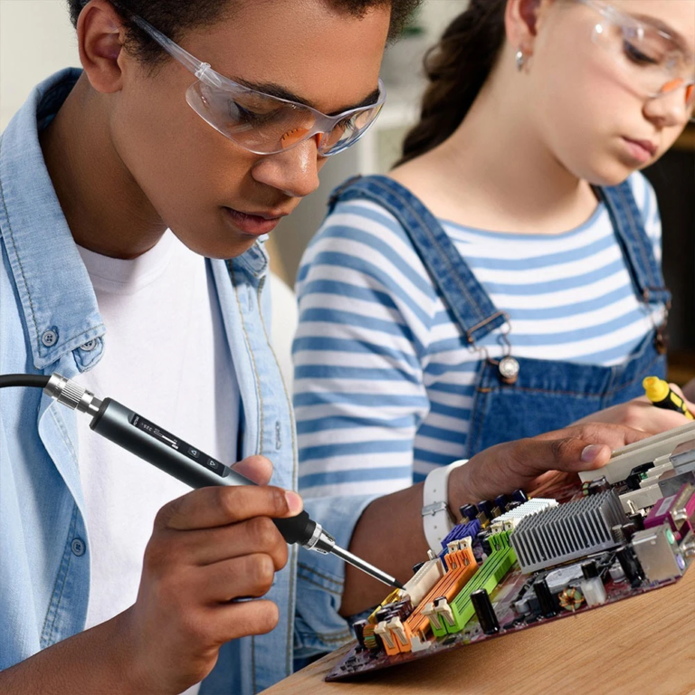 Meglepően sokat tud a KAIWEETS forrasztópáka 7