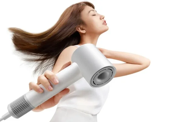 Cheveux secs, tête froide avec le sèche-cheveux Xiaomi Mijia H501 SE 1