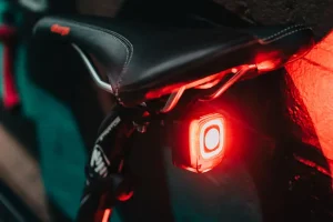 Luz trasera RN120 V2.0 que se notará a kilómetros de distancia