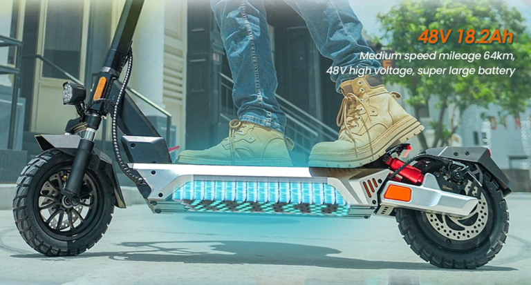 KuKirin M4 Max e-roller: 800 watt, 45 km/h, és te 13