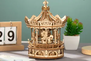 Zenélő nosztalgia fából: Robotime AMK62 körhinta