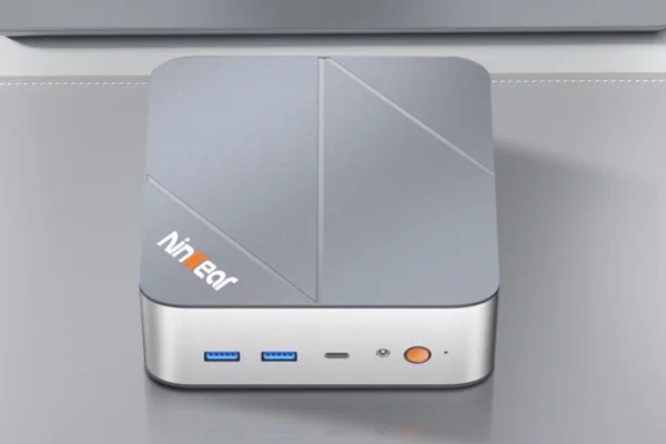 A Ninkear M8 nem gamer PC, de nem is irodai dísz 1