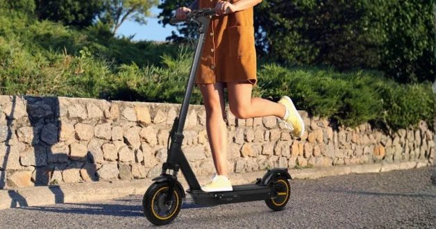AOVOPRO V1MAX PRO e-roller – Hagyd hátra a dugókat! 1