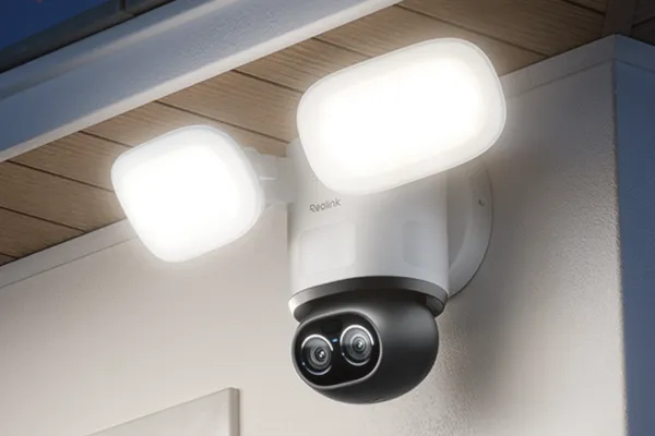 Reolink TrackFlex Floodlight WiFi biztonsági kamera teszt
