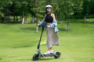 Zuhanórepülésben a Kukirin A1 roller ára