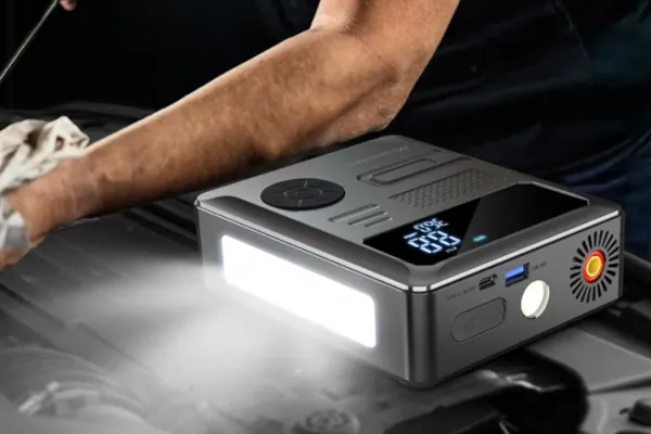 A Mudiro M-JC3 fúj, autót indít, telefont tölt és világít 1