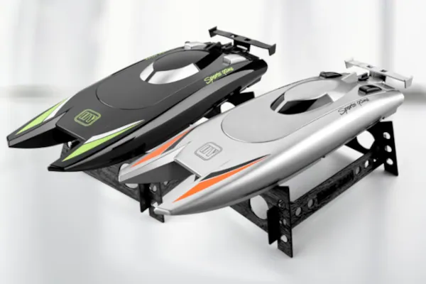 CONUSEA RC versenyhajó – A tó felszínének kis villámja 1