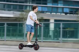 Az új kedvenced lehet az 500 W-os iScooter W6 e-roller