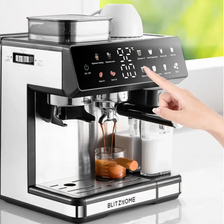 A BlitzHome CM5710 kávégép darál, főz és tejet habosít 10