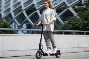 Újra itt az iScooter i9 e-roller: nem lehet nem szeretni