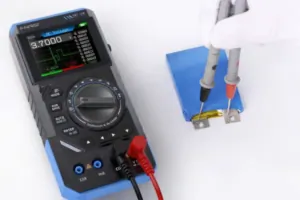 FNIRSI oszcilloszkóp, jelgenerátor és multiméter egyben