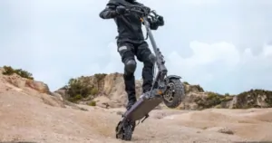 Fedezd fel a várost vagy túrázz az Ausom SR1 e-rollerrel