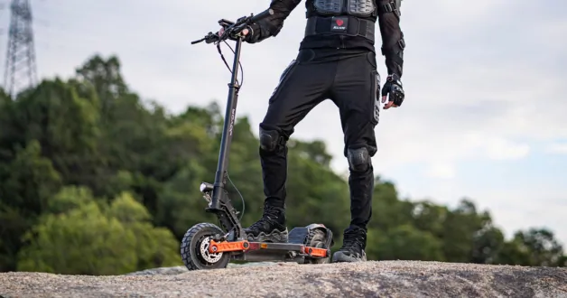 JOYOR S5-Z elektromos roller – nem csak sík útra tervezték 1