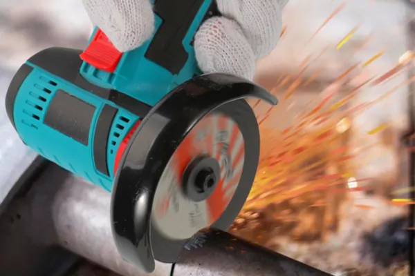 Vágj, csiszolj és pörögj a TKKEACE sarokcsiszolóval 1