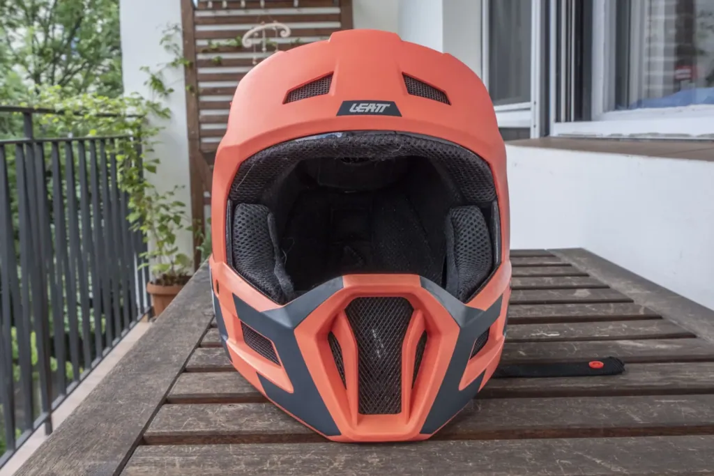 Leatt Gravity 1.0 full face bukósisak tartós teszt 1