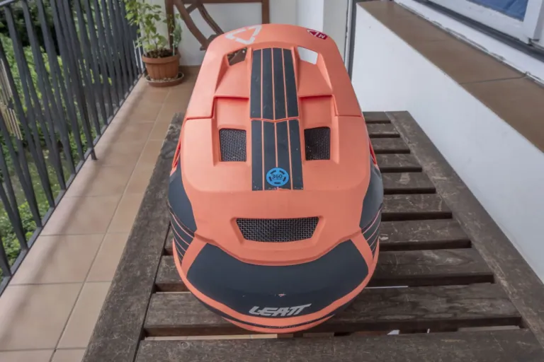 Leatt Gravity 1.0 full face bukósisak tartós teszt 4