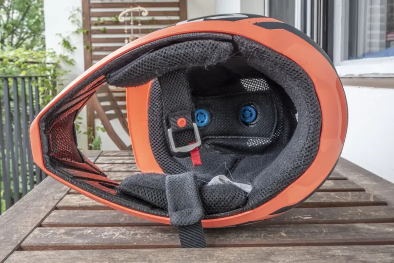 Leatt Gravity 1.0 full face bukósisak tartós teszt 6