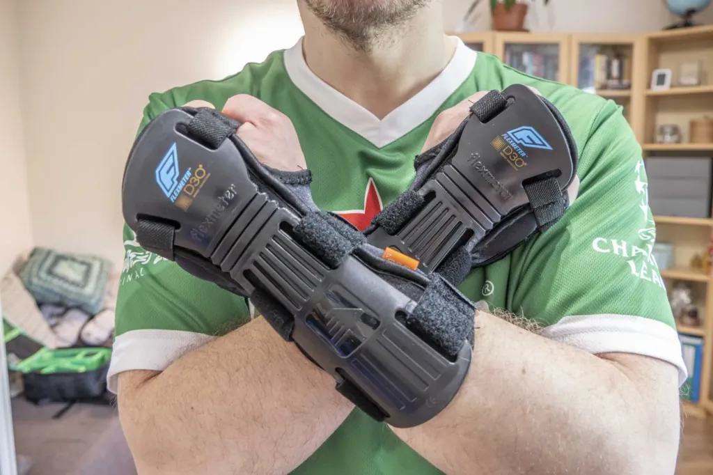 Demon Flexmeter kétoldalas csuklóvédő teszt 1