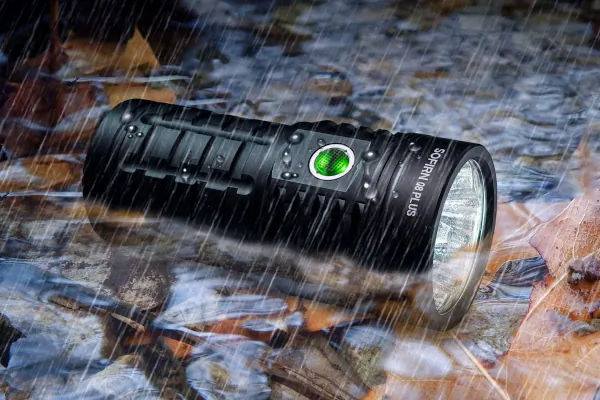 A Sofirn Q8 Plus zseblámpa 16 000 lumennel hozza a nappalt 1