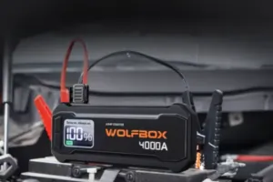 WOLFBOX JS24 bikázó: 4000 A a zsebedben