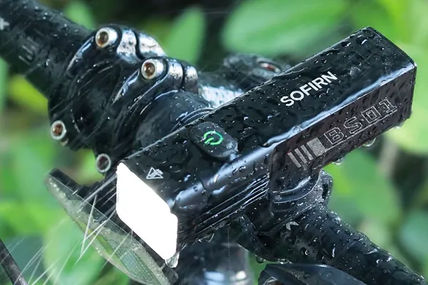 Sofirn BS01: 2000 lumenes fényágyú kerékpárra 1