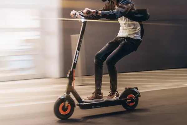 Az Inmotion Climber rollert a szakadó eső sem állítja meg 1