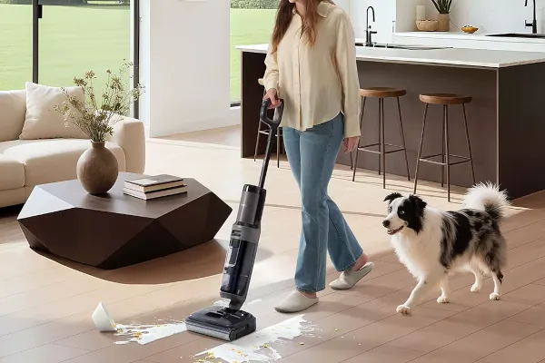 A Tineco Floor ONE I6 Stretch száraz-nedves porszívó kintről megérős 1