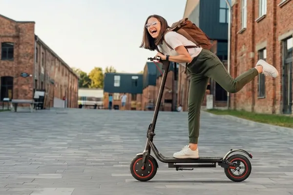 Az iScooter W7 olcsó, de jó belépő az e-rollerek világába 1