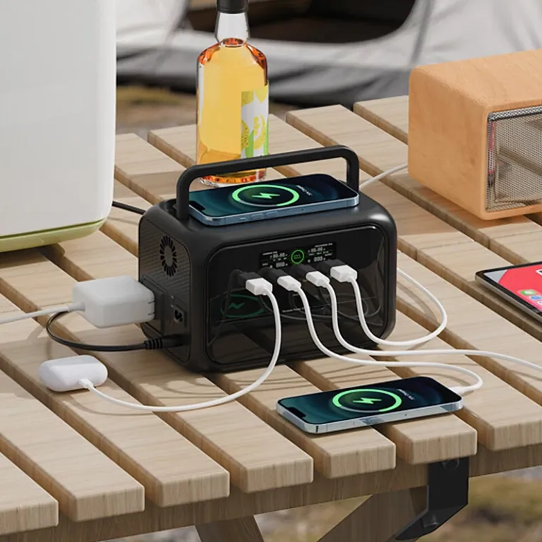 288 Wh-s AP300mini power station, ami 2 óra alatt feltölt 3