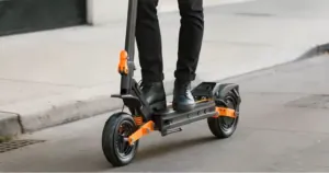 Fynzo T11 elektromos roller, a város fenegyereke