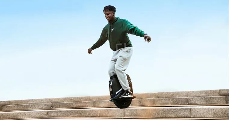 INMOTION V9: A jövő városi közlekedési eszköze 1