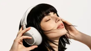 100 órát bír a HAYLOU FlowLoop S33 Bluetooth fejhallgató